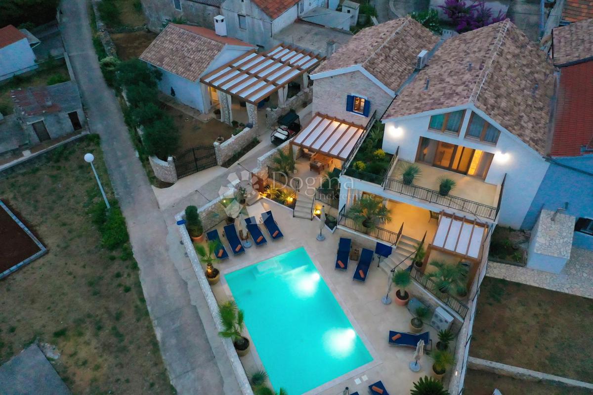 Autentica casa in pietra sull'isola di Molat - Investimento in pace, lusso e tradizione (-RK-), 140m2
