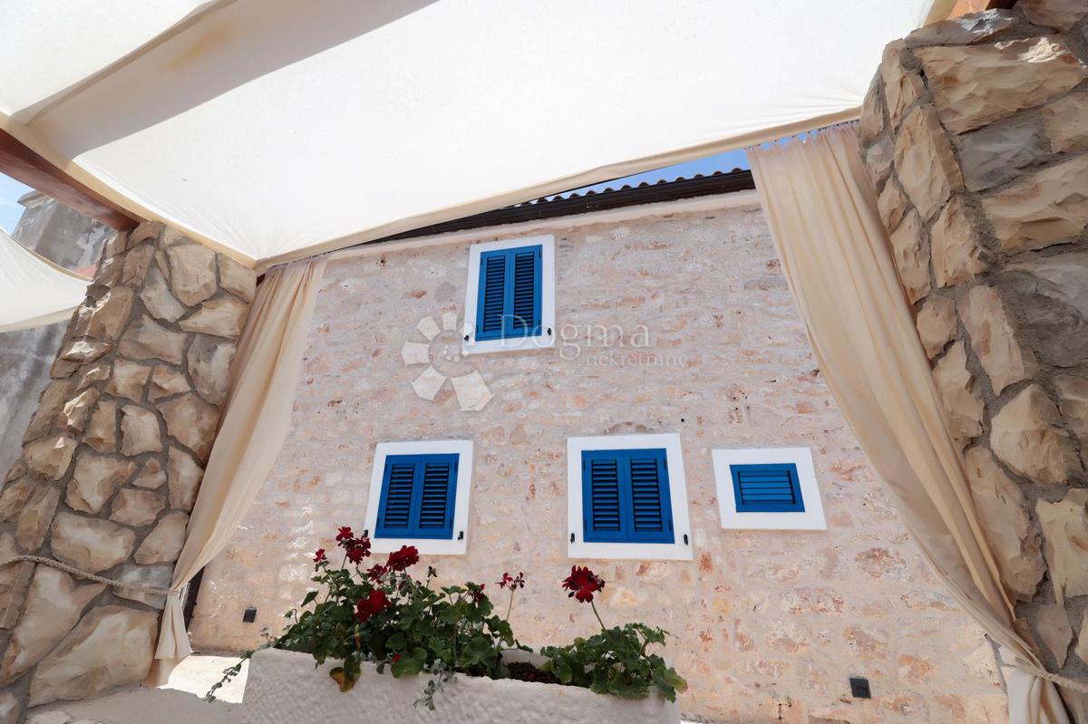 Autentica casa in pietra sull'isola di Molat - Investimento in pace, lusso e tradizione (-RK-), 140m2