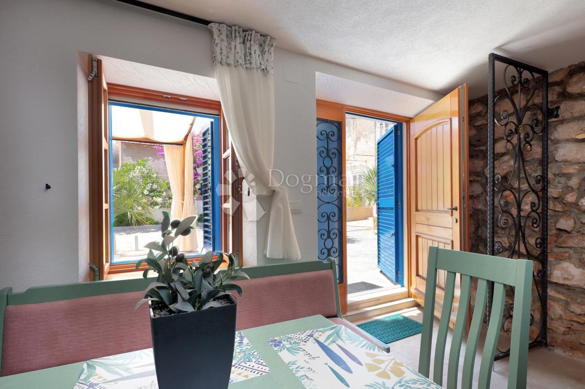 Autentica casa in pietra sull'isola di Molat - Investimento in pace, lusso e tradizione (-RK-), 140m2