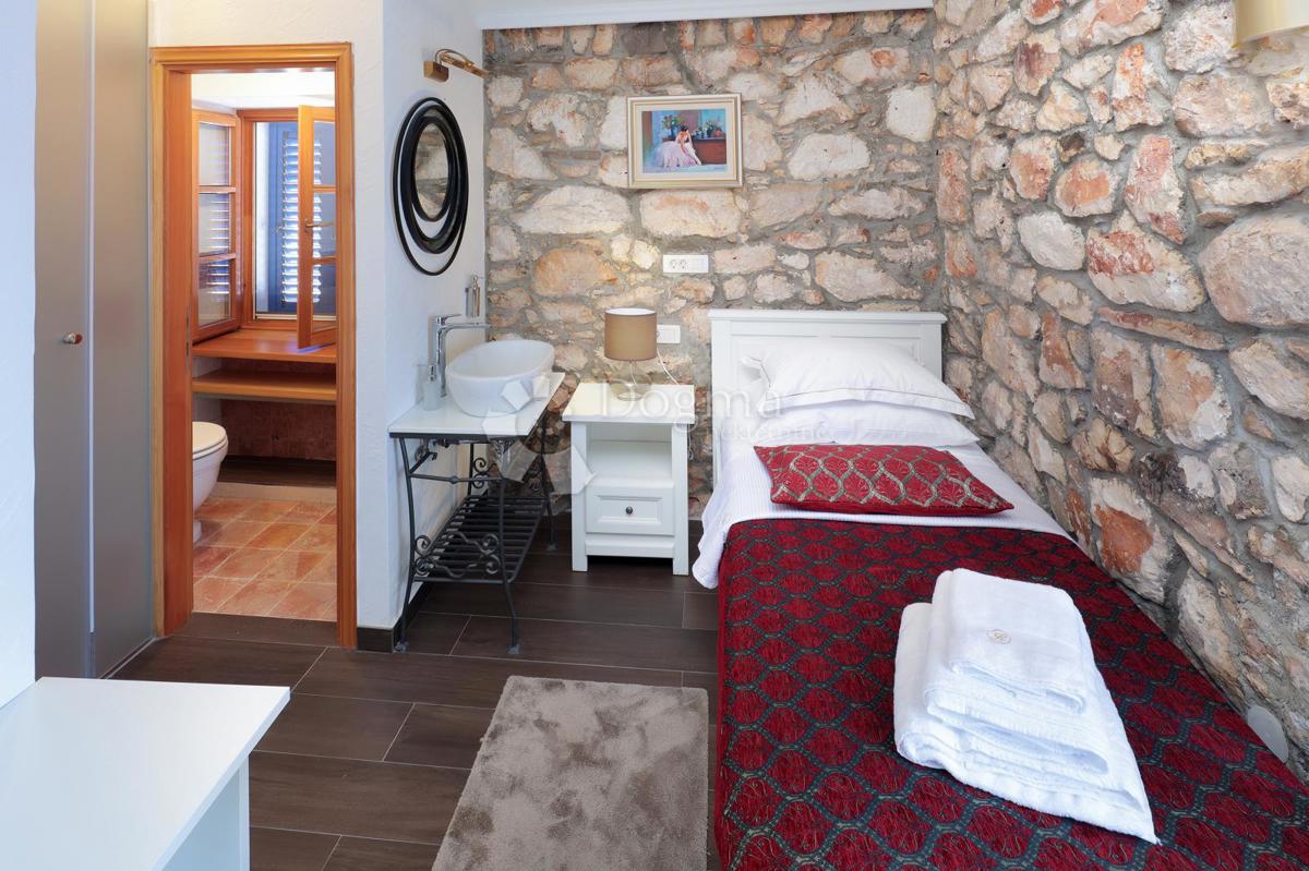 Autentica casa in pietra sull'isola di Molat - Investimento in pace, lusso e tradizione (-RK-), 140m2