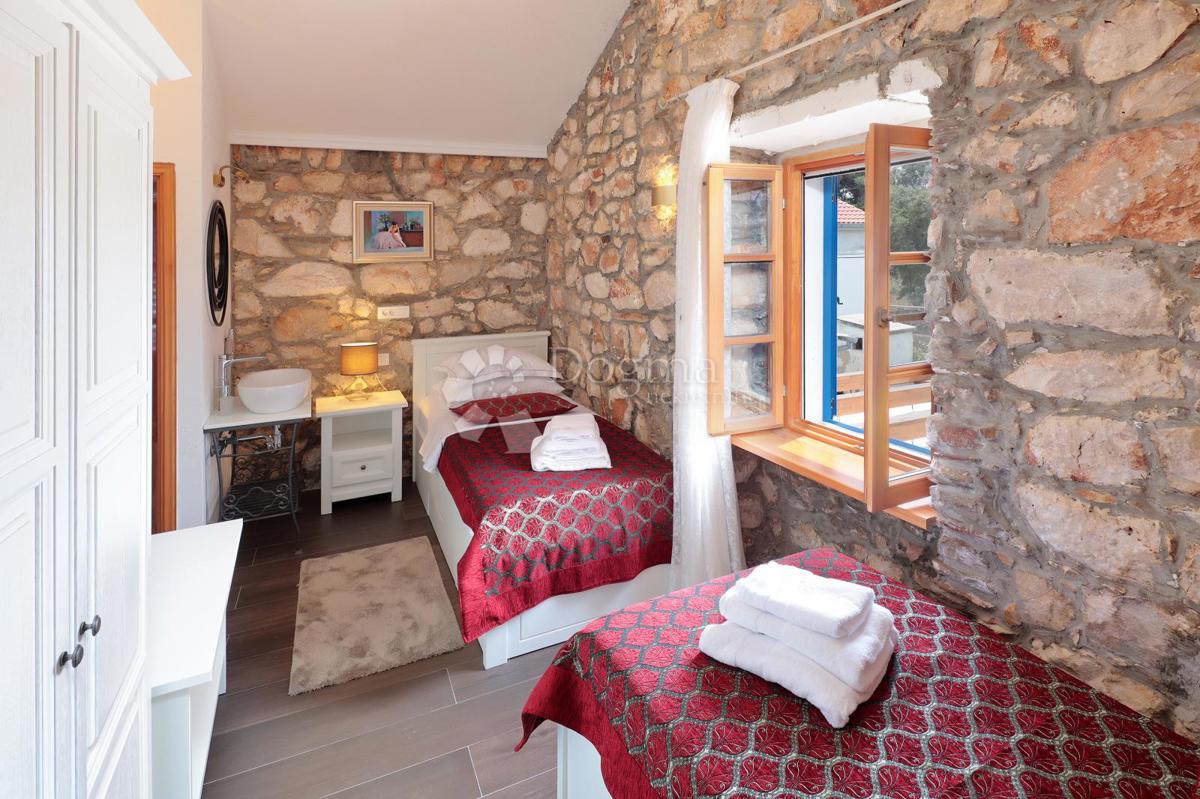 Autentica casa in pietra sull'isola di Molat - Investimento in pace, lusso e tradizione (-RK-), 140m2