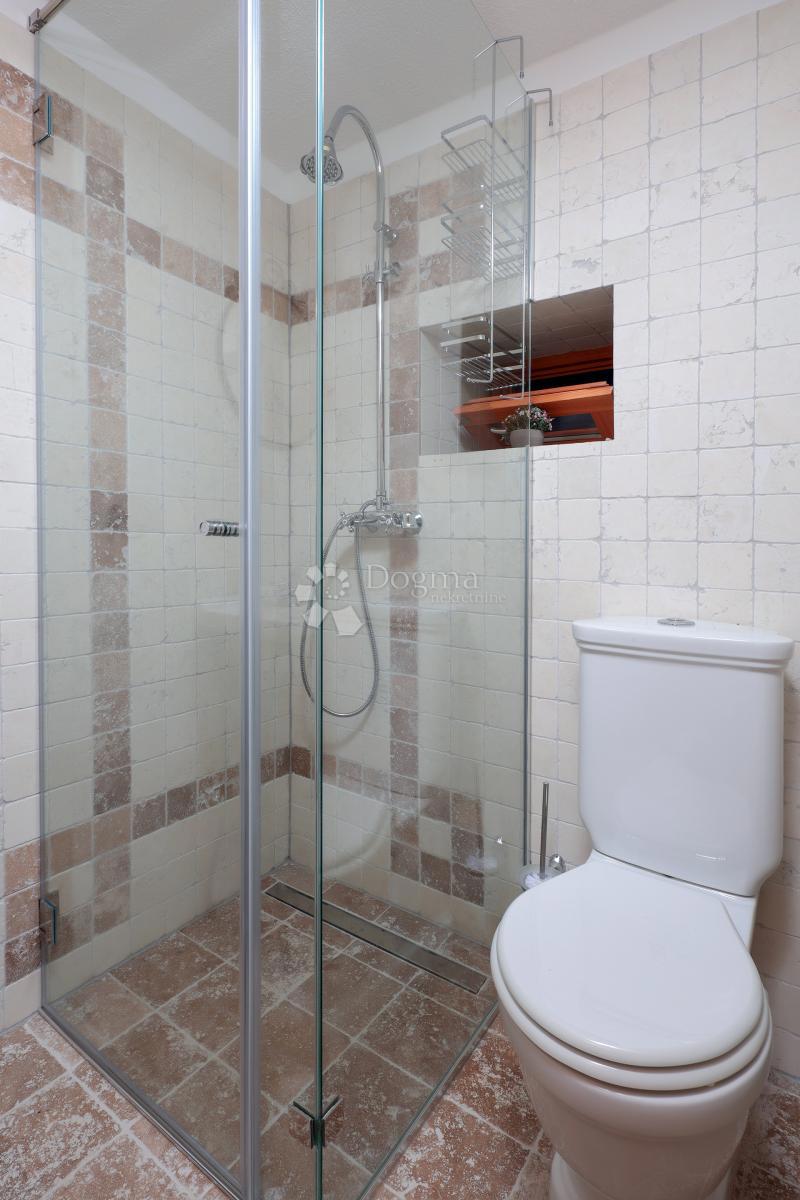 Autentica casa in pietra sull'isola di Molat - Investimento in pace, lusso e tradizione (-RK-), 140m2
