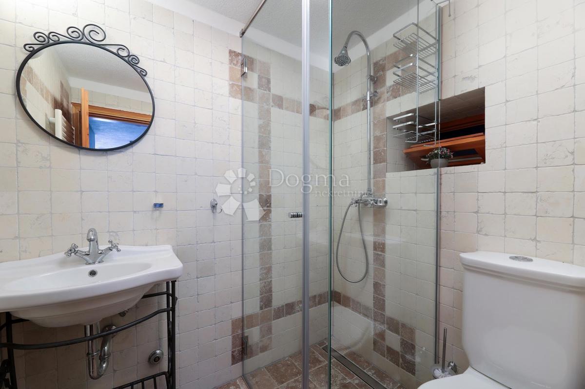 Autentica casa in pietra sull'isola di Molat - Investimento in pace, lusso e tradizione (-RK-), 140m2