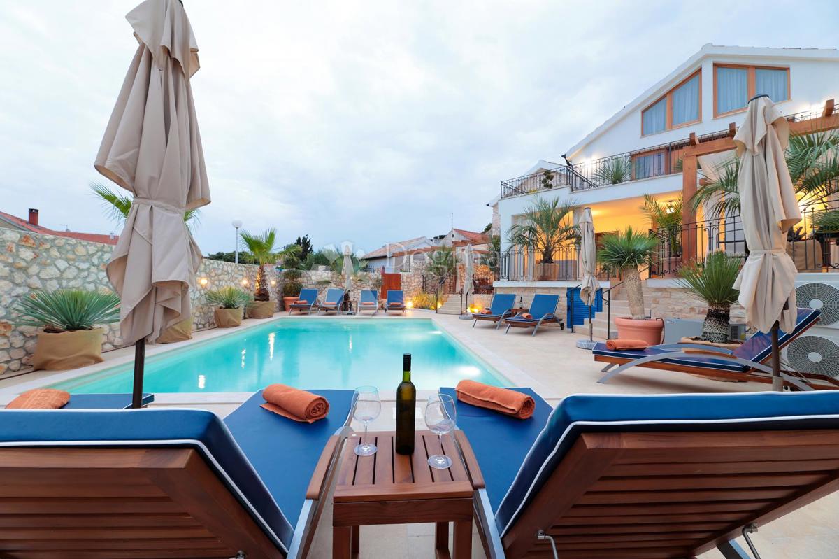 Autentica casa in pietra sull'isola di Molat - Investimento in pace, lusso e tradizione (-RK-), 140m2