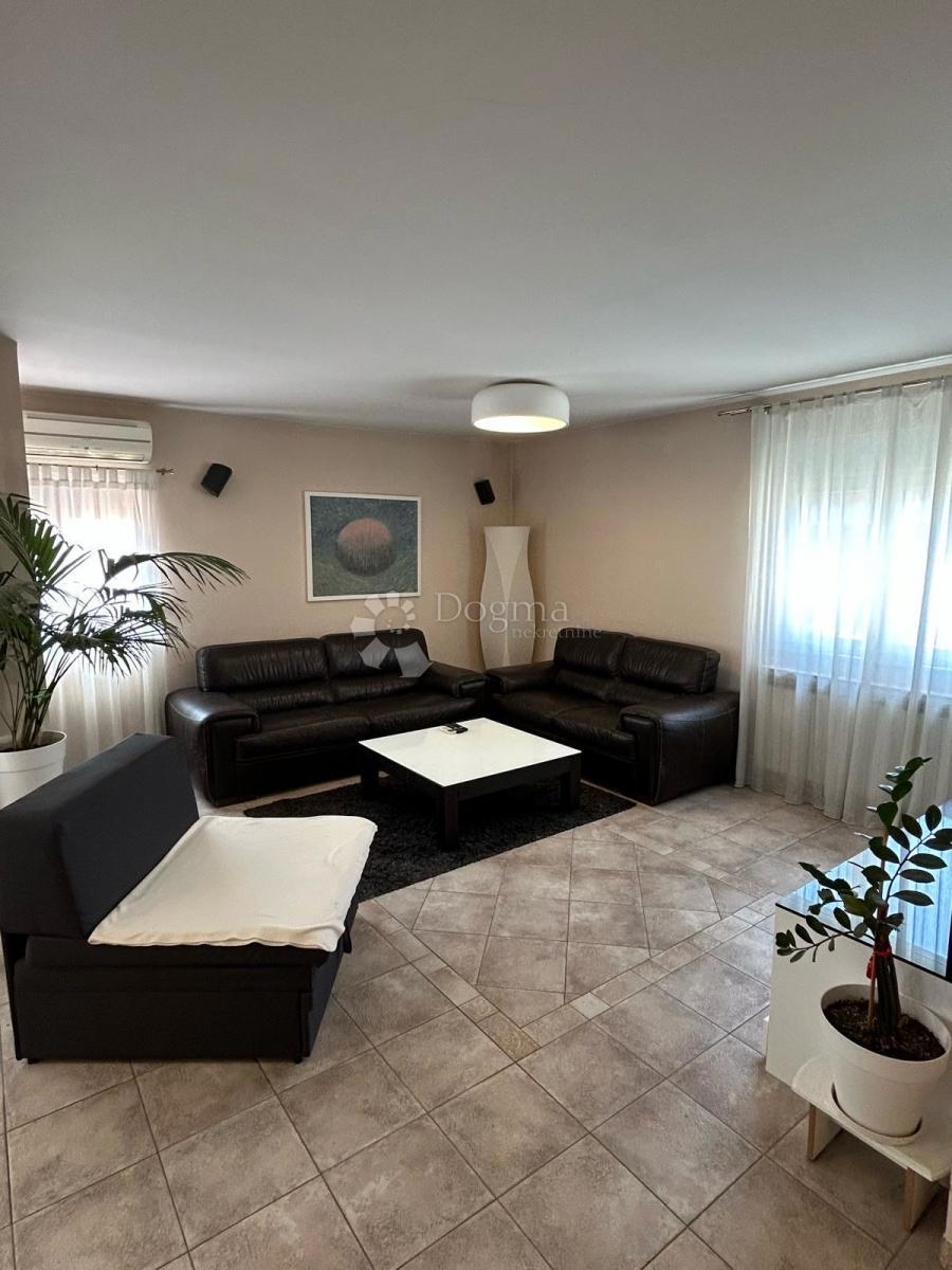 Appartamento Duplex Trilocale 114 m² con Giardino e Vista Aperta