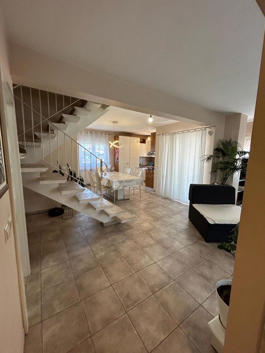 Appartamento Duplex Trilocale 114 m² con Giardino e Vista Aperta