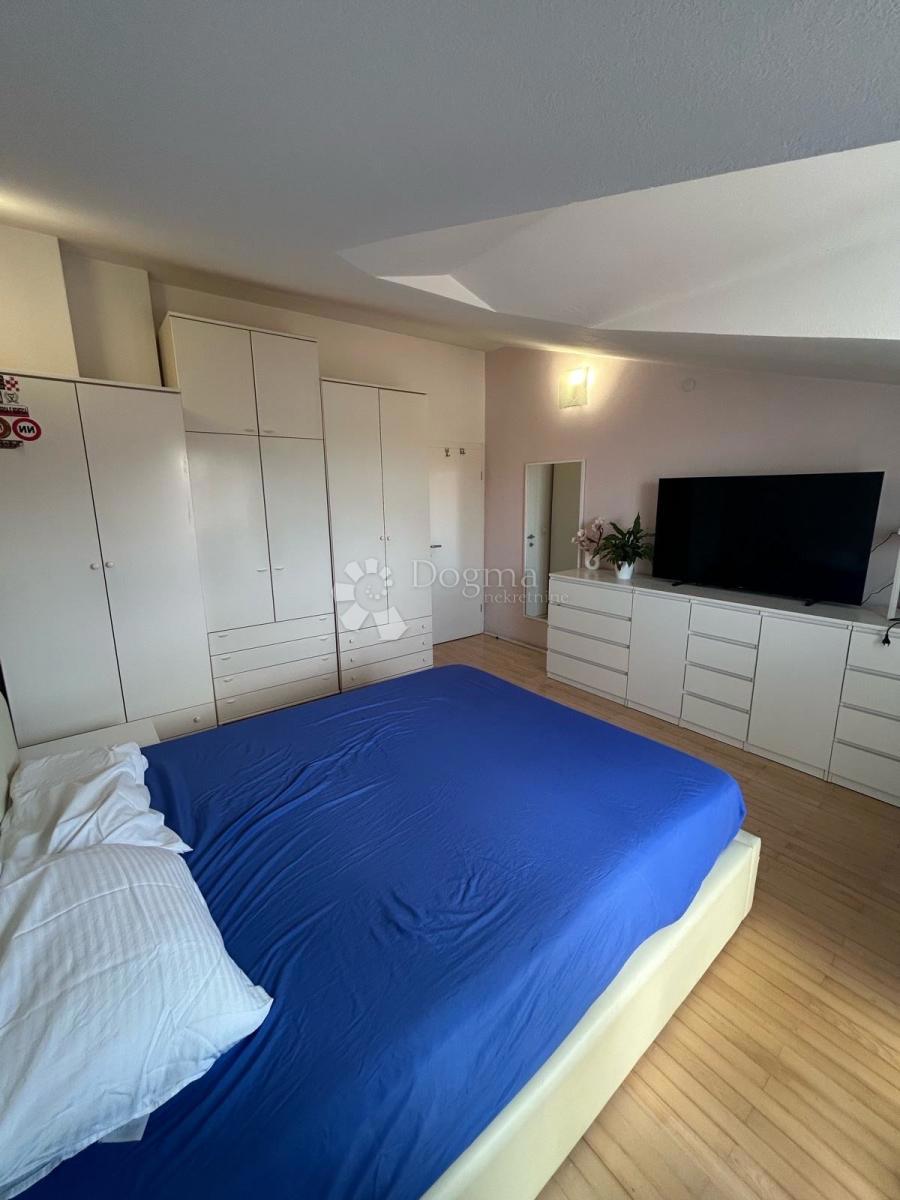 Appartamento Duplex Trilocale 114 m² con Giardino e Vista Aperta