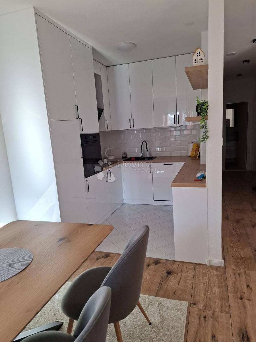 Allogio Okrug Gornji, Okrug, 78m2