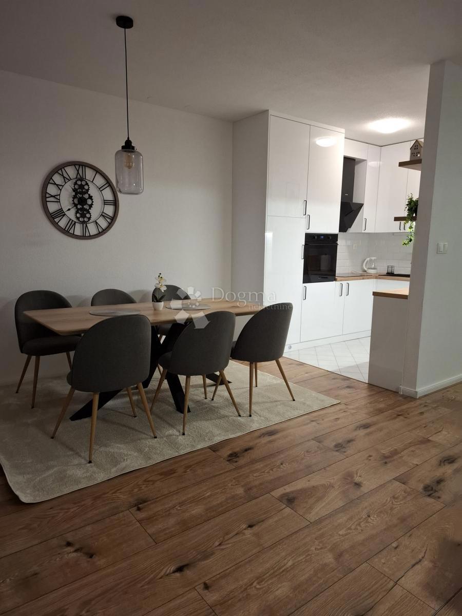 Allogio Okrug Gornji, Okrug, 78m2