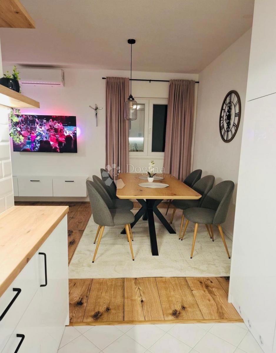 Allogio Okrug Gornji, Okrug, 78m2