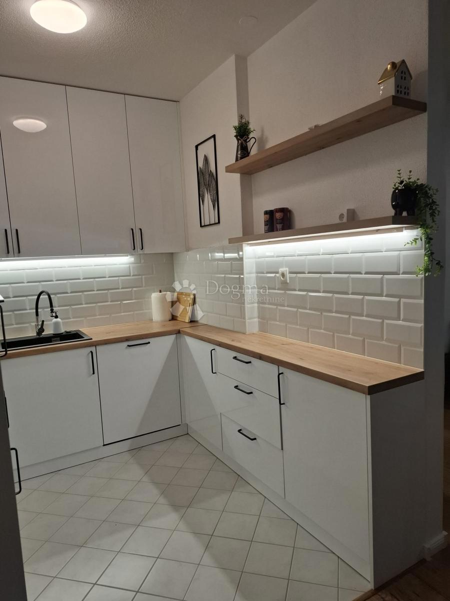 Allogio Okrug Gornji, Okrug, 78m2