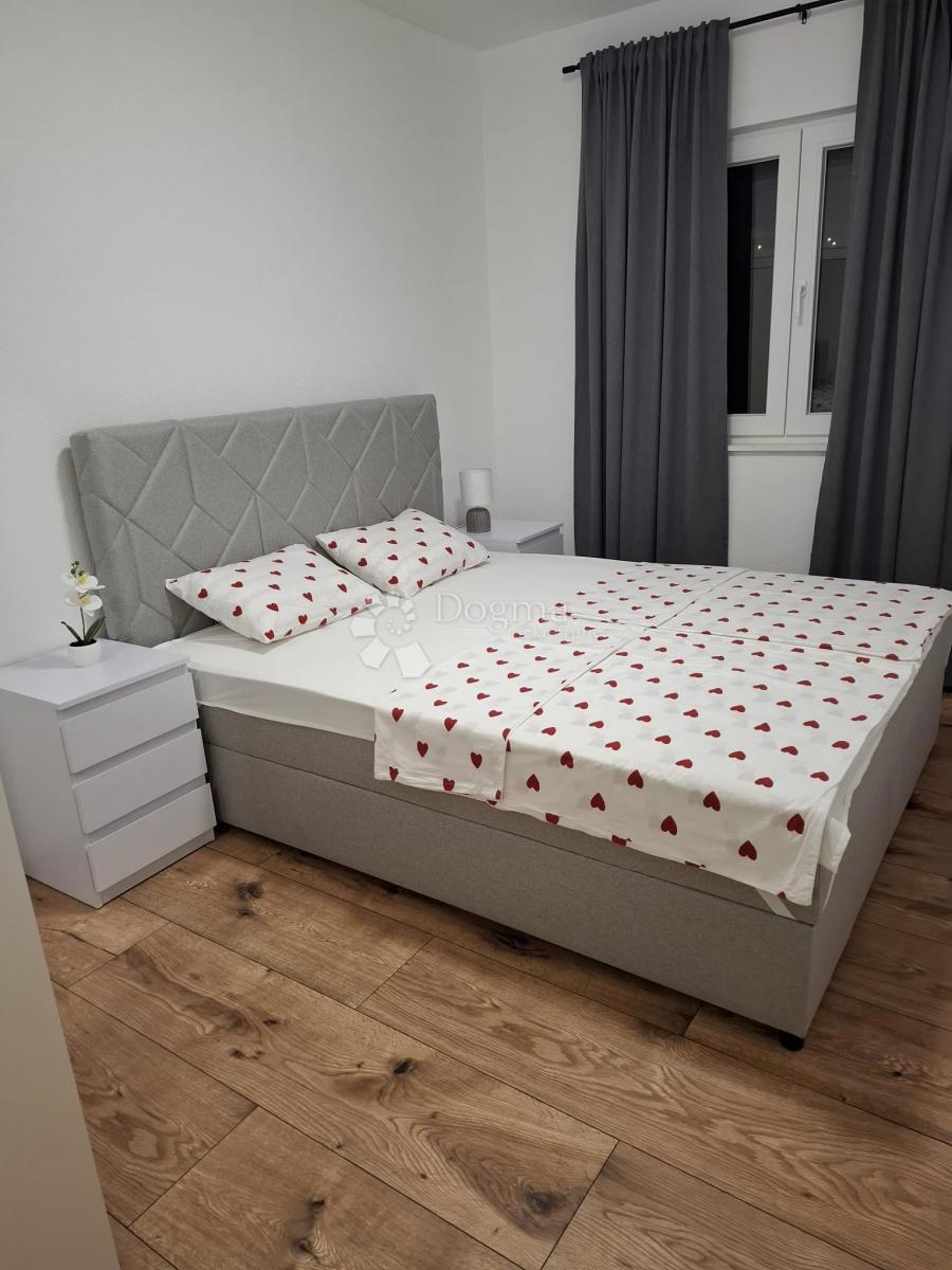 Allogio Okrug Gornji, Okrug, 78m2