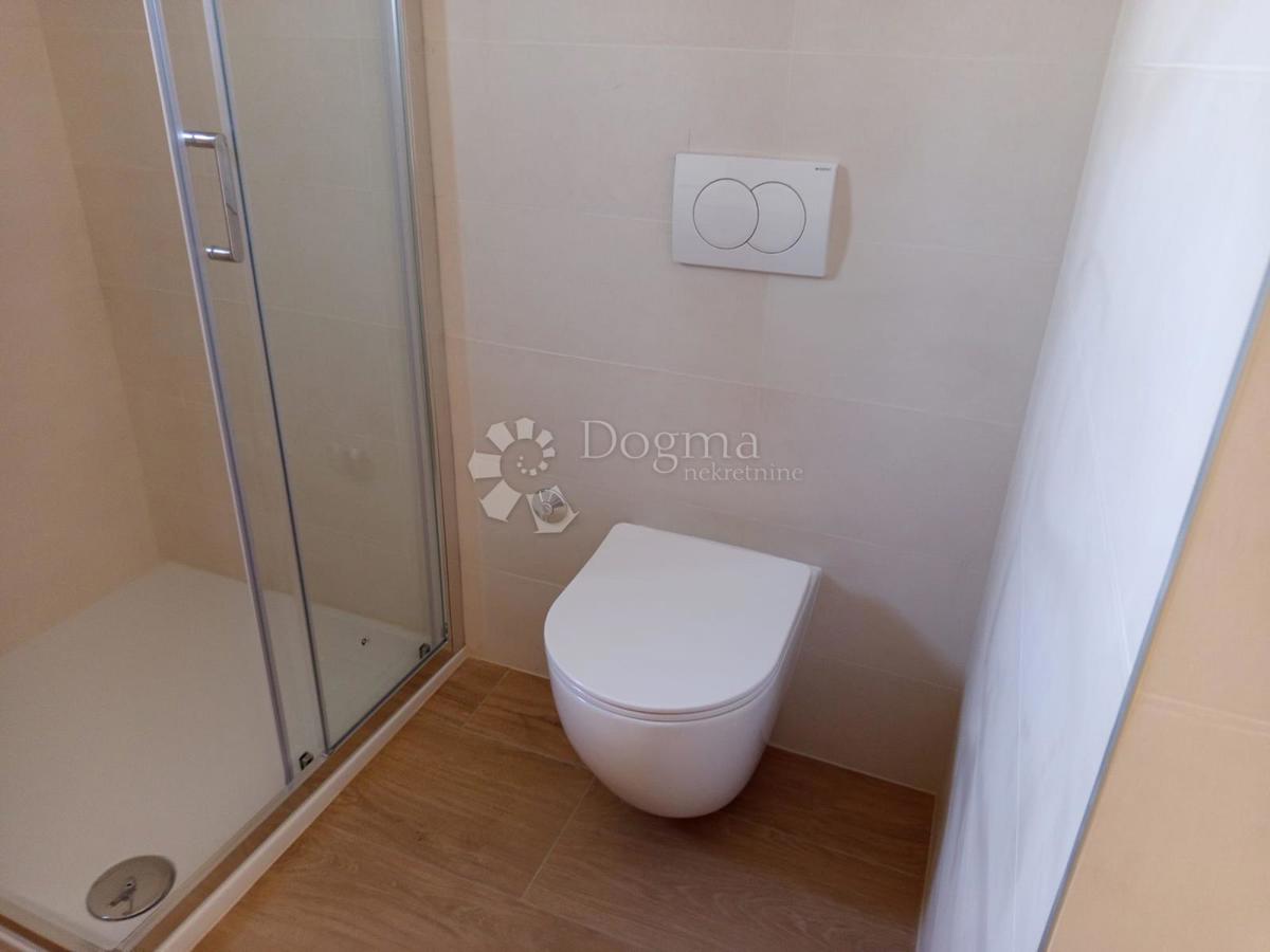 Moderno appartamento con due camere da letto e piscina