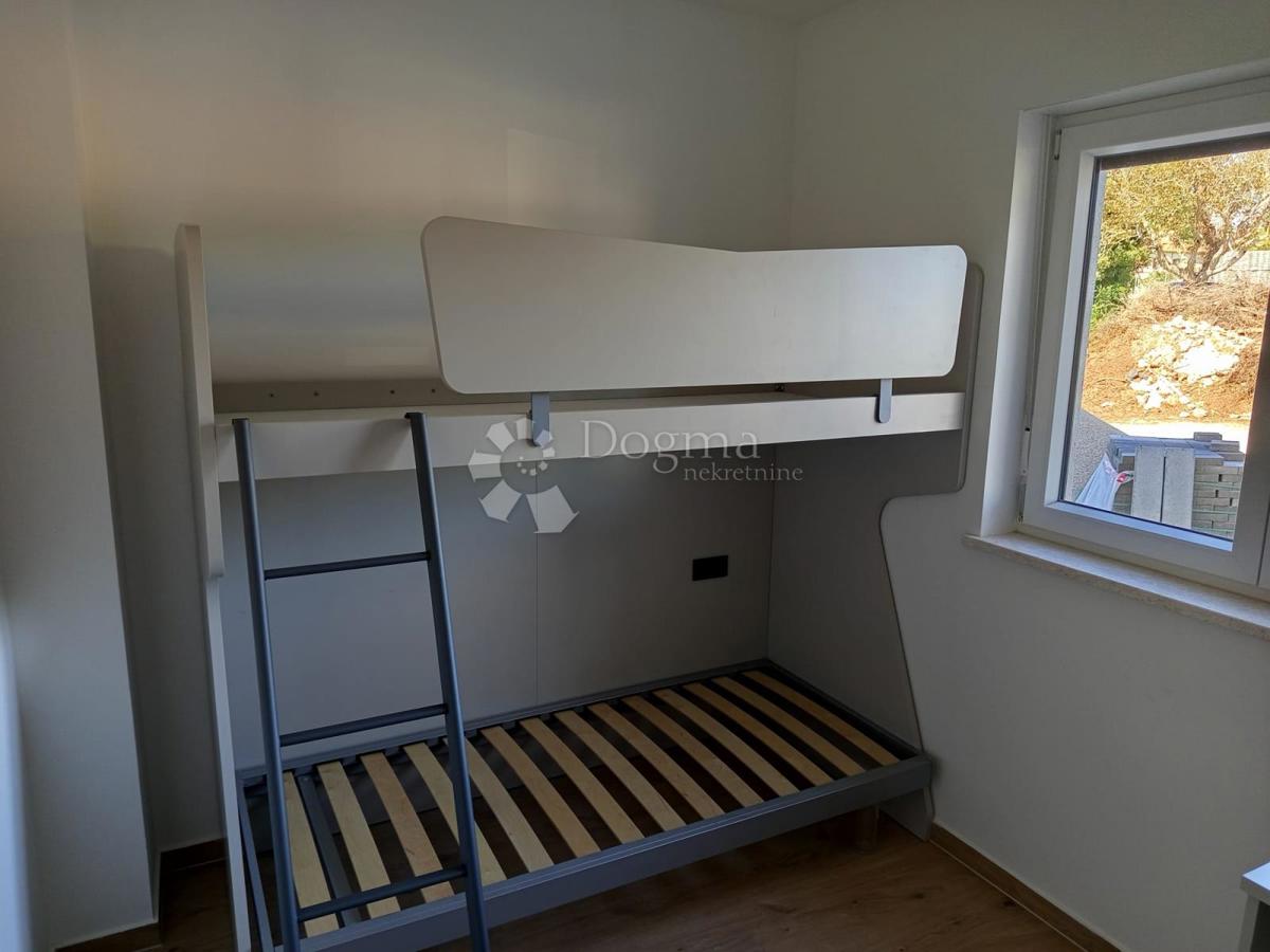 Moderno appartamento con due camere da letto e piscina