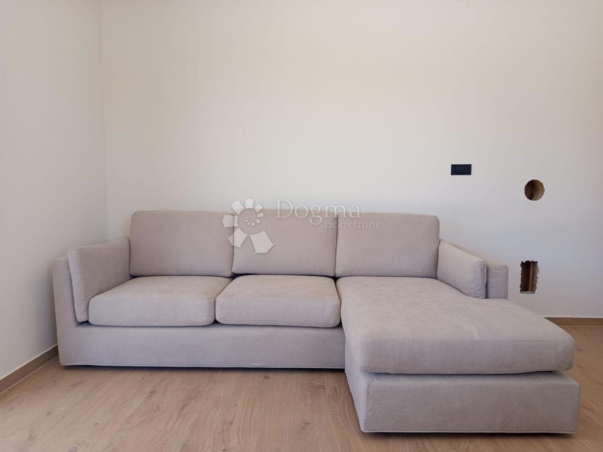 Moderno appartamento con due camere da letto e piscina