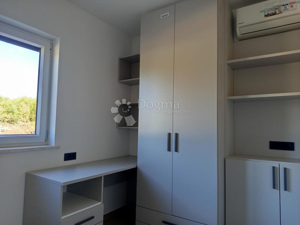 Moderno appartamento con due camere da letto e piscina