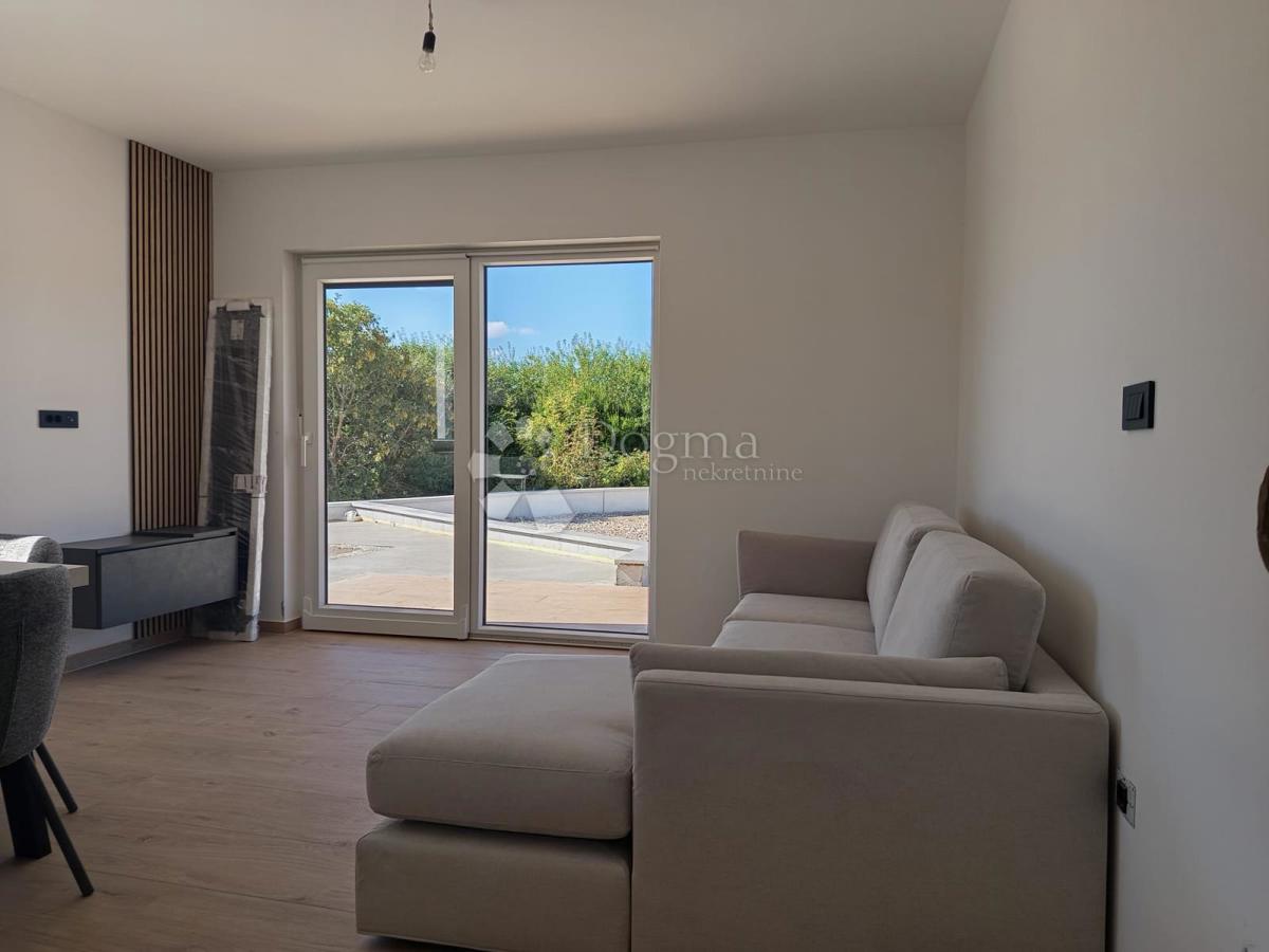 Moderno appartamento con due camere da letto e piscina