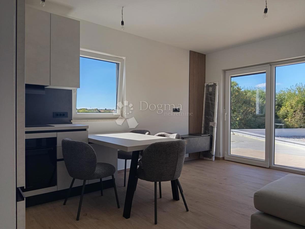 Moderno appartamento con due camere da letto e piscina