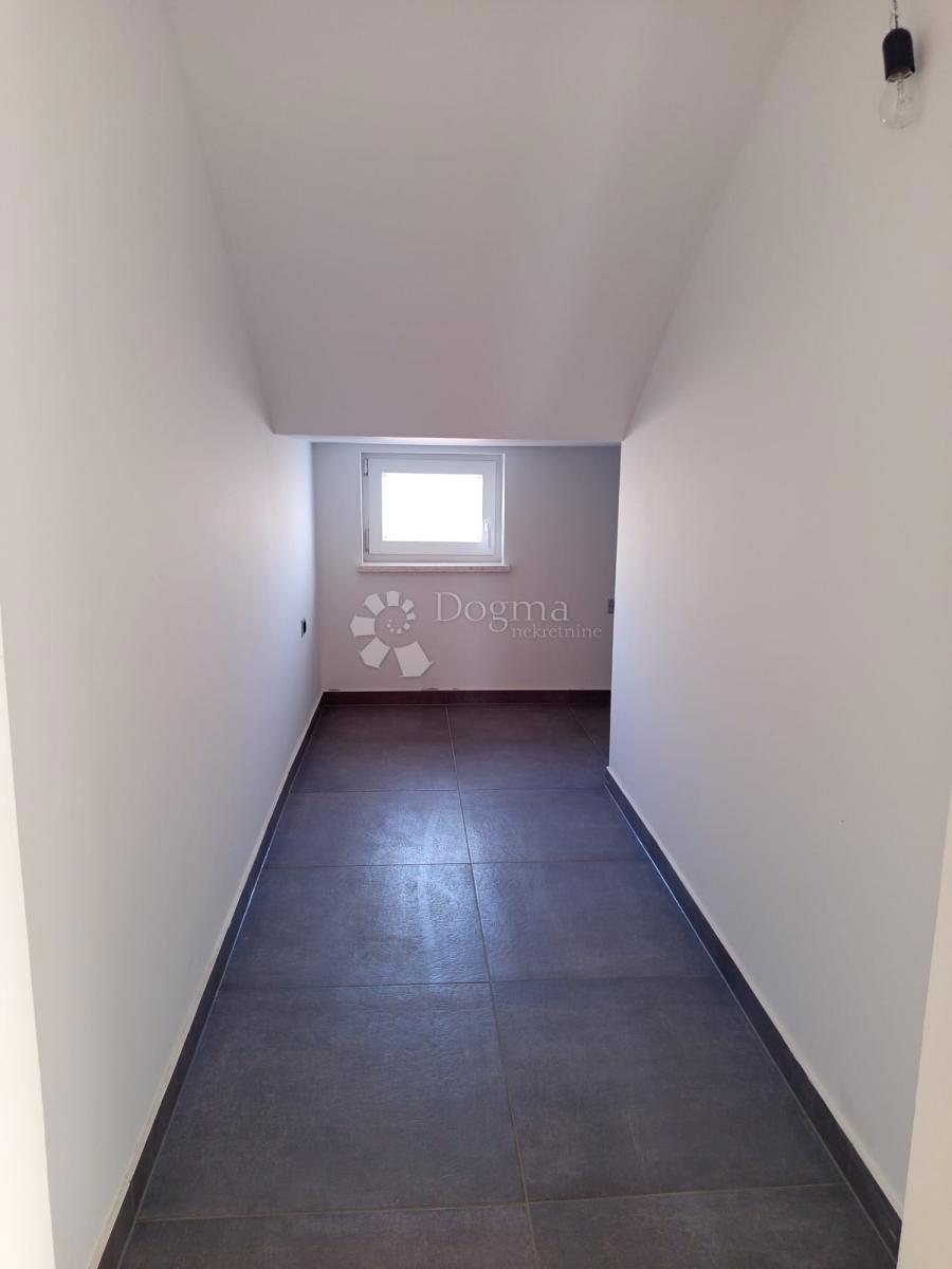 Moderno appartamento con due camere da letto e piscina