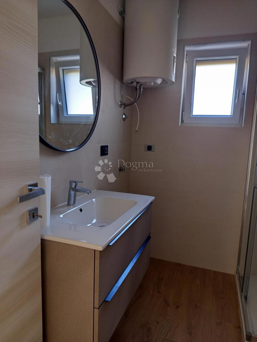 Moderno appartamento con due camere da letto e piscina