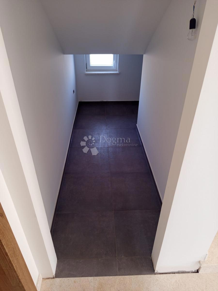 Moderno appartamento con due camere da letto e piscina