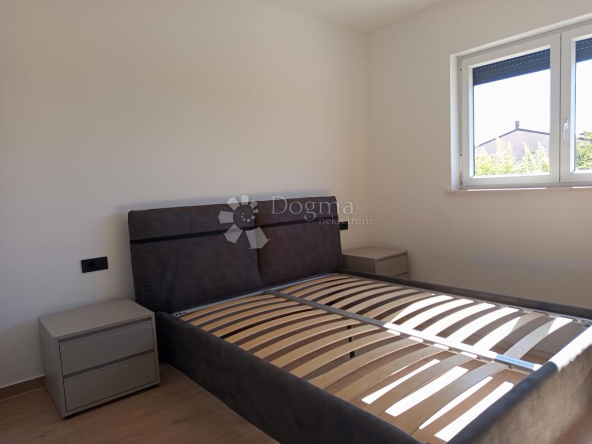 Moderno appartamento con due camere da letto e piscina