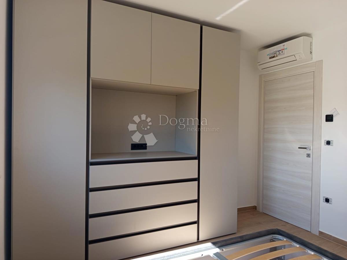 Moderno appartamento con due camere da letto e piscina