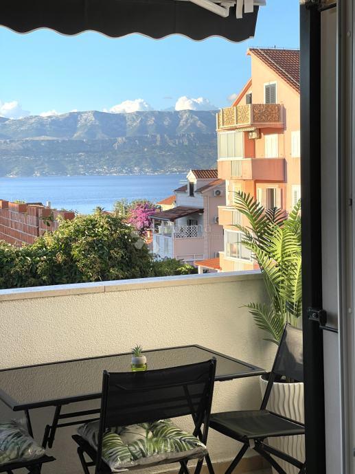 SUPETAR – APPARTAMENTO ARREDATO E ATTREZZATO CON DUE CAMERE, BALCONE E POSTO AUTO – A 5 MINUTI DAL MARE E DAL LUNGOMARE