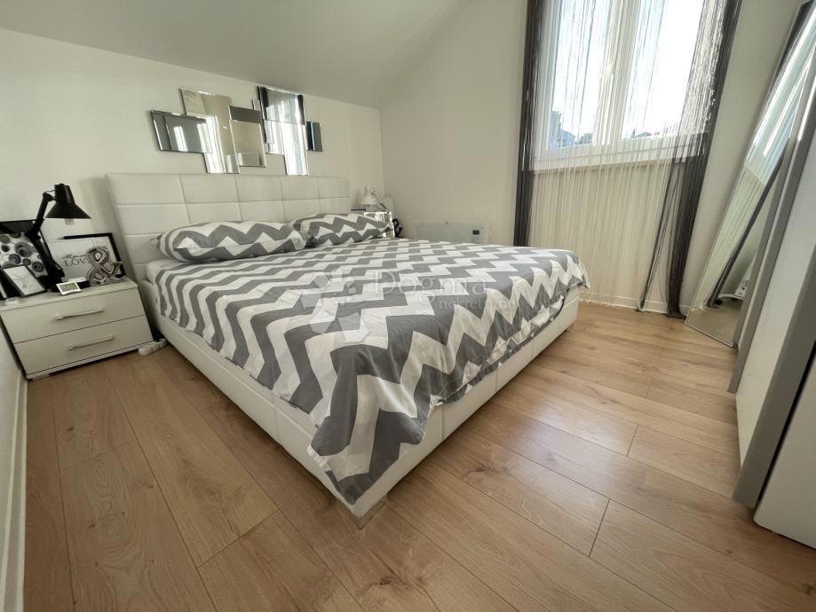 SUPETAR – APPARTAMENTO ARREDATO E ATTREZZATO CON DUE CAMERE, BALCONE E POSTO AUTO – A 5 MINUTI DAL MARE E DAL LUNGOMARE