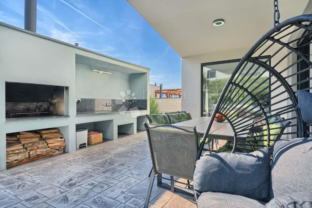 Casa Strožanac, Podstrana, 293m2