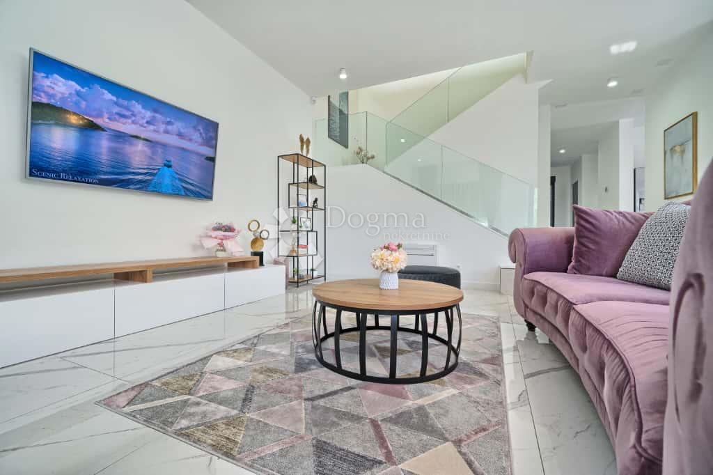 Casa Strožanac, Podstrana, 293m2