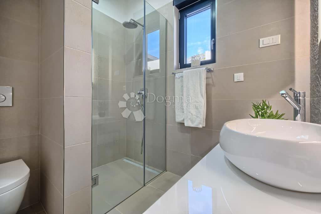 Casa Strožanac, Podstrana, 293m2