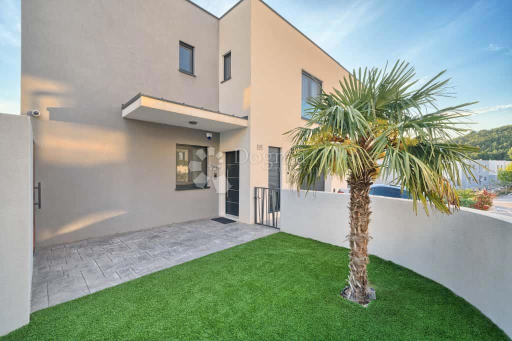 Casa Strožanac, Podstrana, 293m2