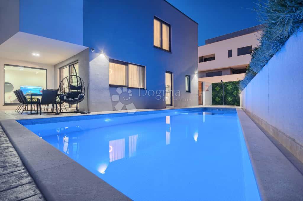 Casa Strožanac, Podstrana, 293m2