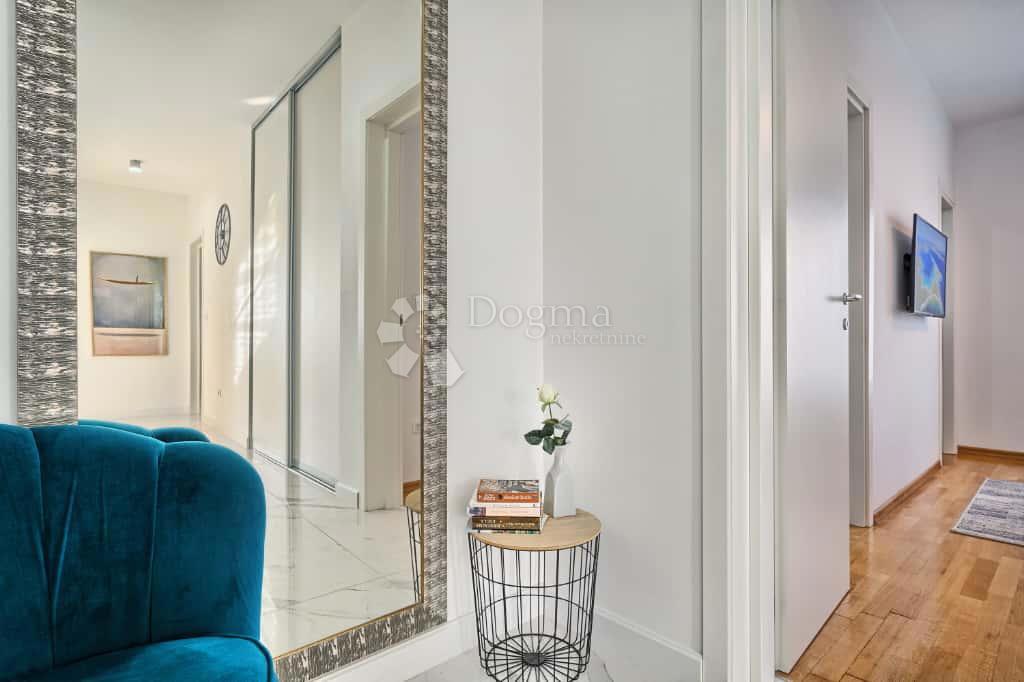 Casa Strožanac, Podstrana, 293m2