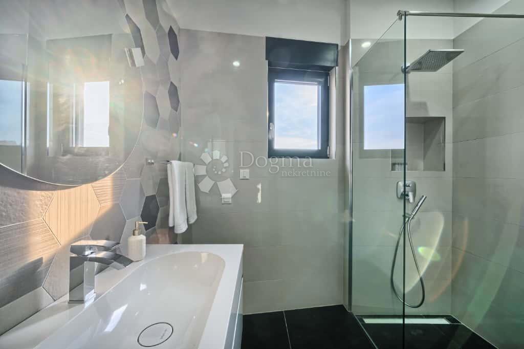 Casa Strožanac, Podstrana, 293m2