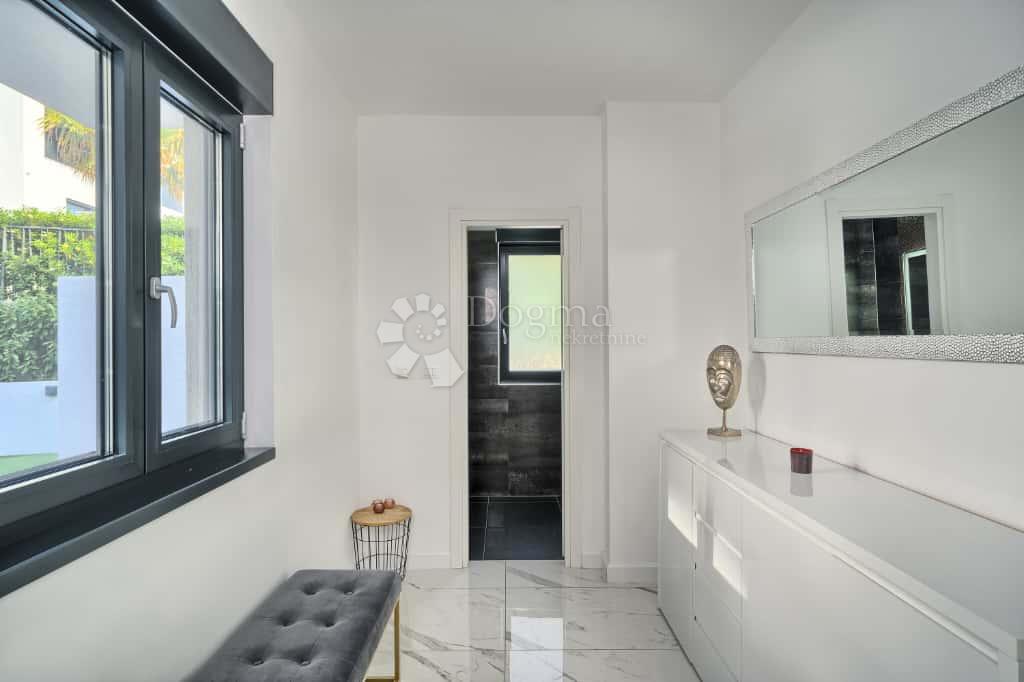 Casa Strožanac, Podstrana, 293m2