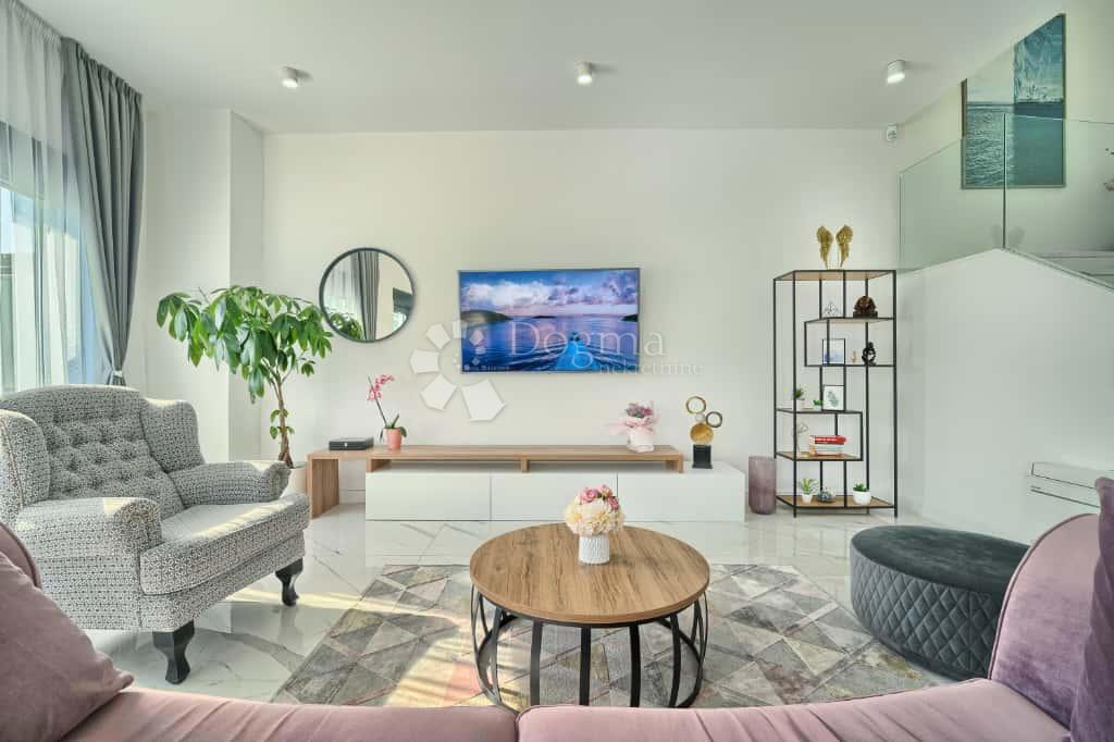 Casa Strožanac, Podstrana, 293m2