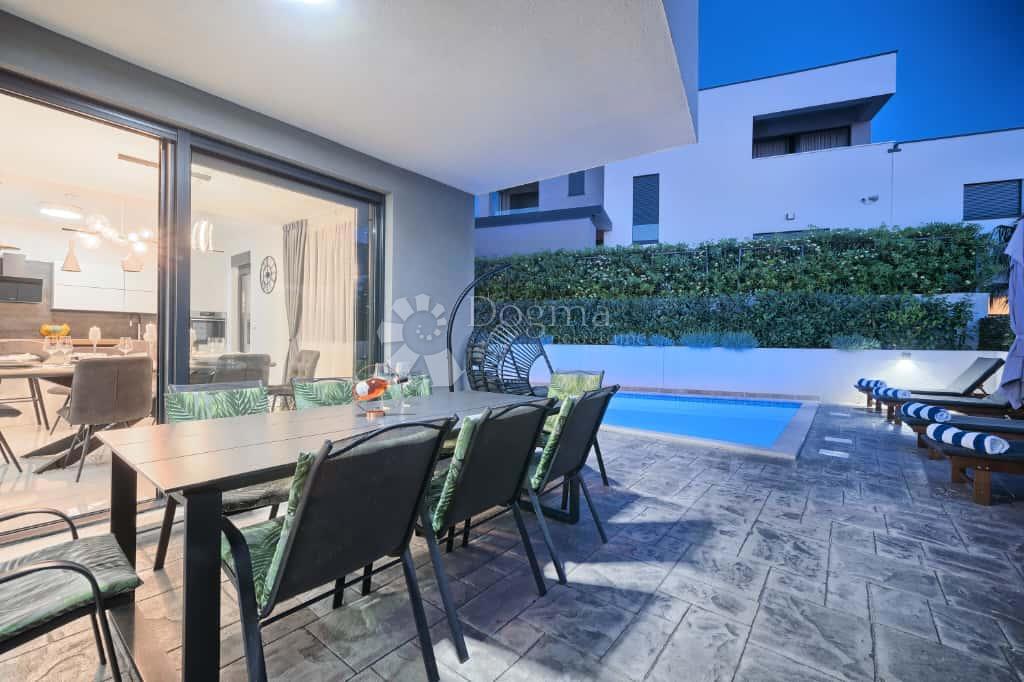 Casa Strožanac, Podstrana, 293m2