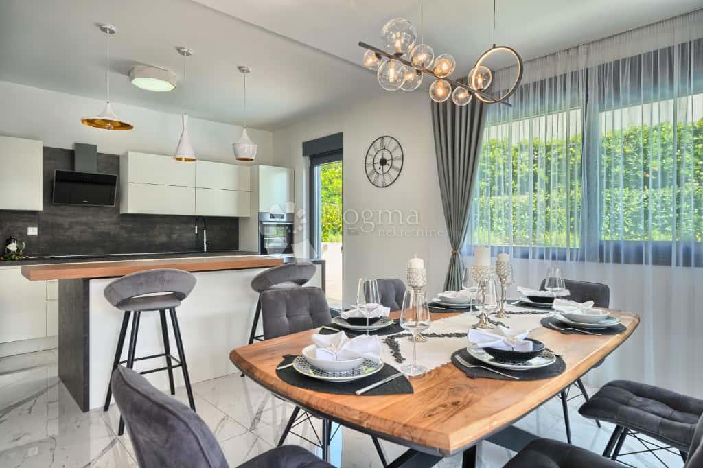 Casa Strožanac, Podstrana, 293m2