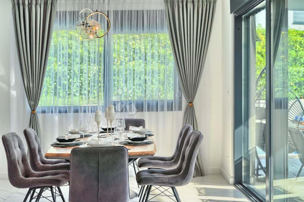 Casa Strožanac, Podstrana, 293m2