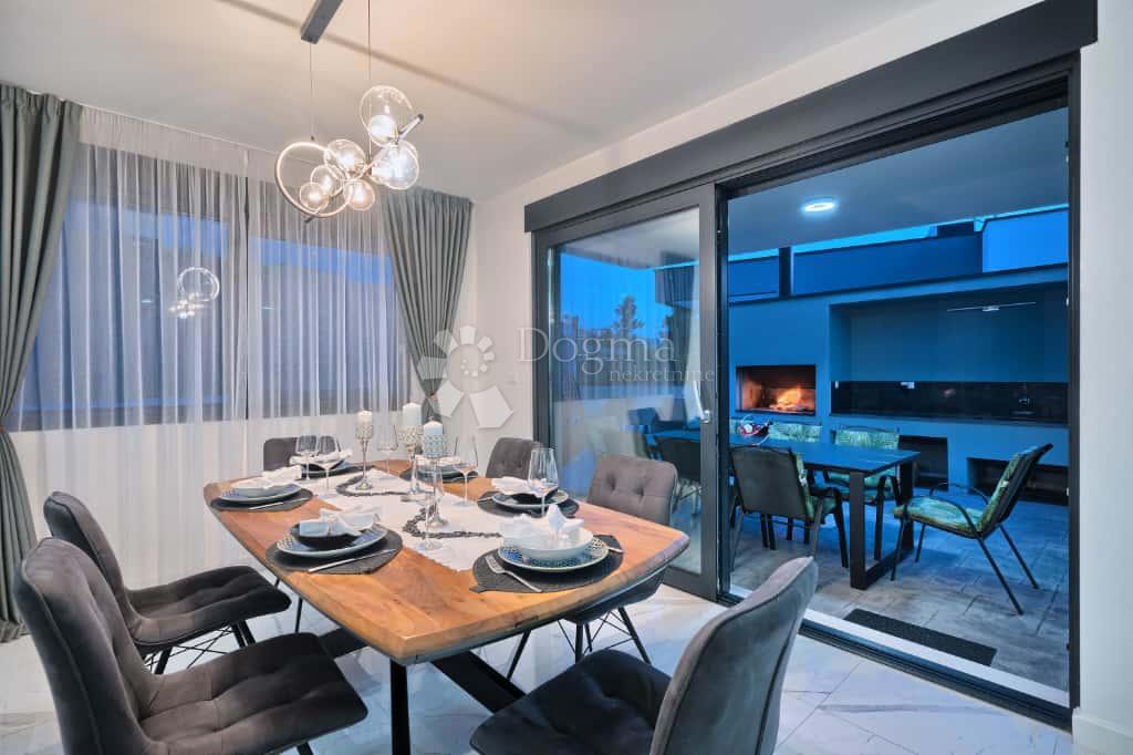 Casa Strožanac, Podstrana, 293m2