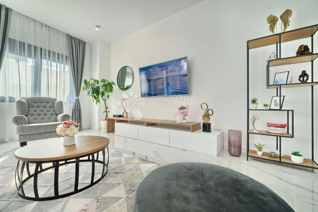 Casa Strožanac, Podstrana, 293m2