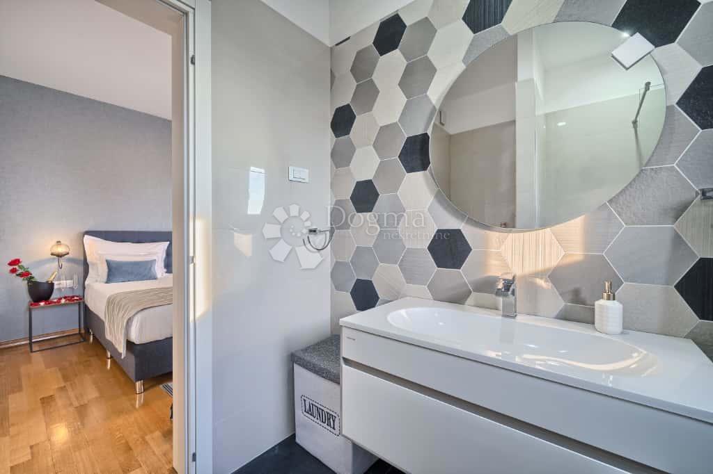 Casa Strožanac, Podstrana, 293m2