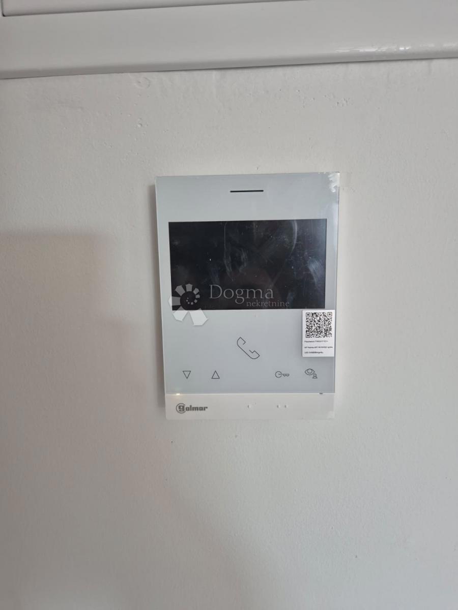 OKRUG GORNJI (MAVARČICA) – NUOVA COSTRUZIONE – APPARTAMENTO MODERNO E SPAZIOSO CON TERRAZZE, 150 m DALLA SPIAGGIA