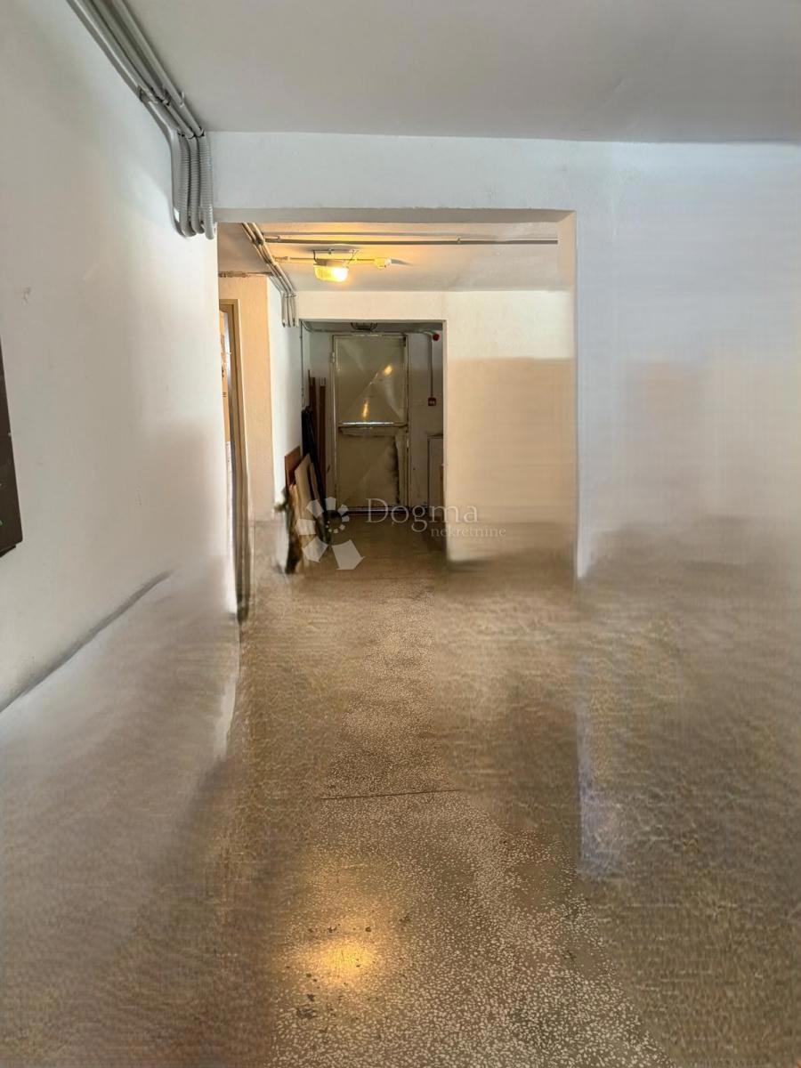 Locale commerciale Višnjik, Zadar, 324,17m2