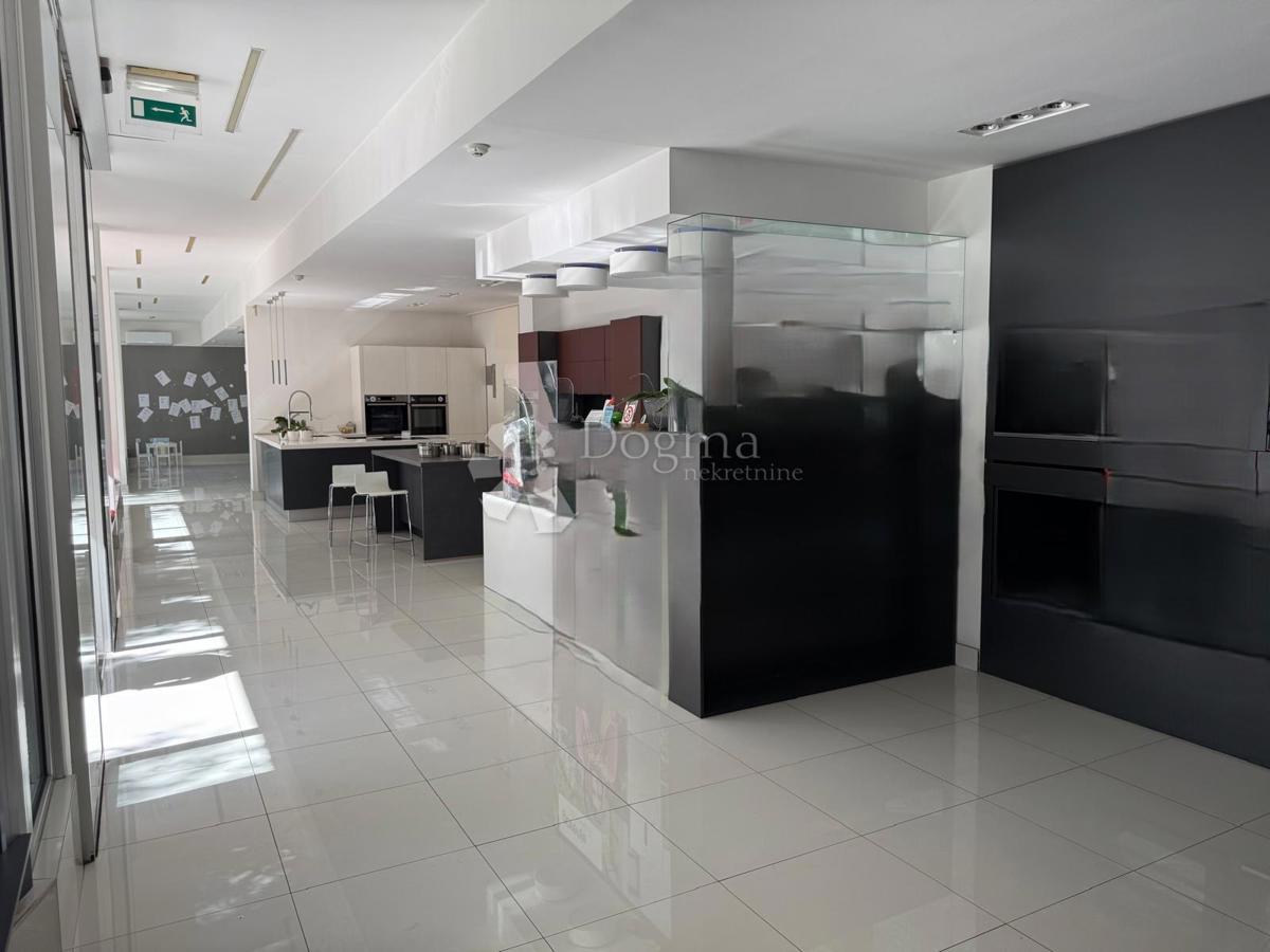 Locale commerciale Višnjik, Zadar, 324,17m2