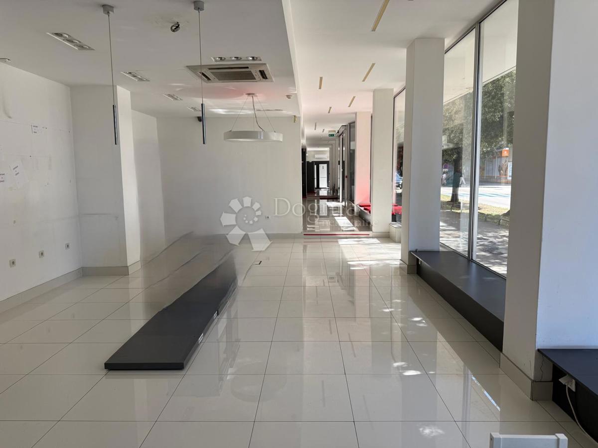 Locale commerciale Višnjik, Zadar, 324,17m2