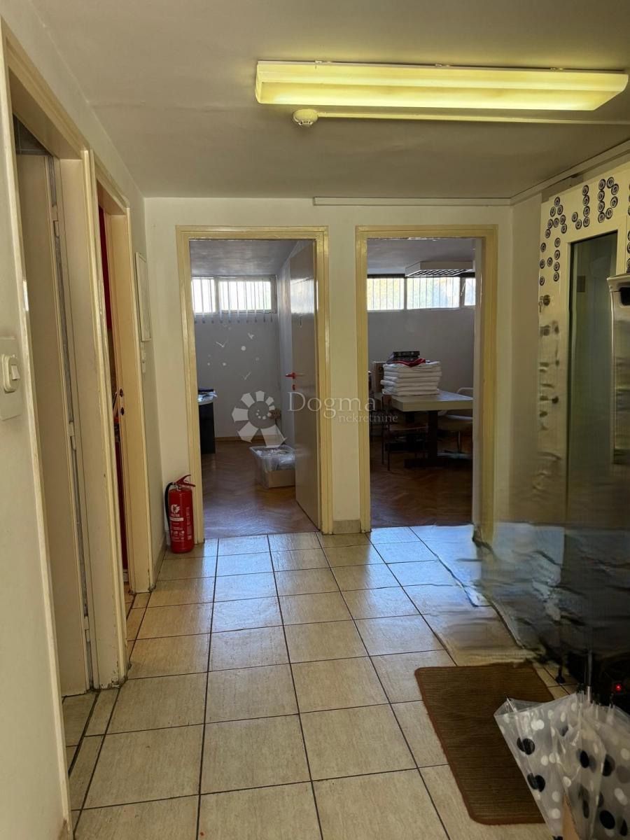 Locale commerciale Višnjik, Zadar, 324,17m2