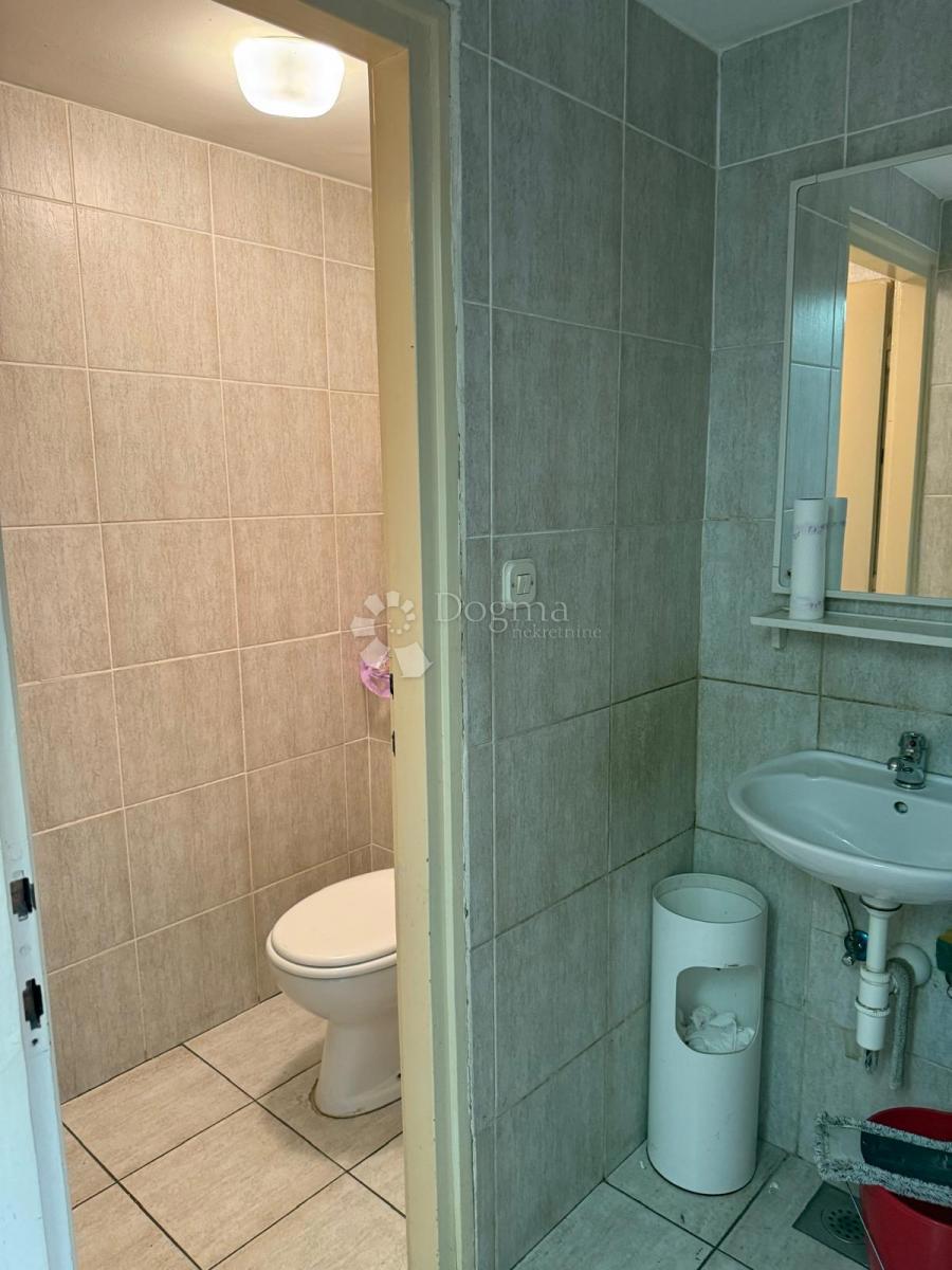 Locale commerciale Višnjik, Zadar, 324,17m2